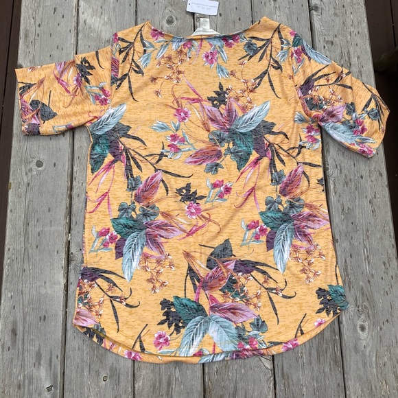 🌸 Christopher & Banks short sleeve floral t shirt - Picture 2 of 3
